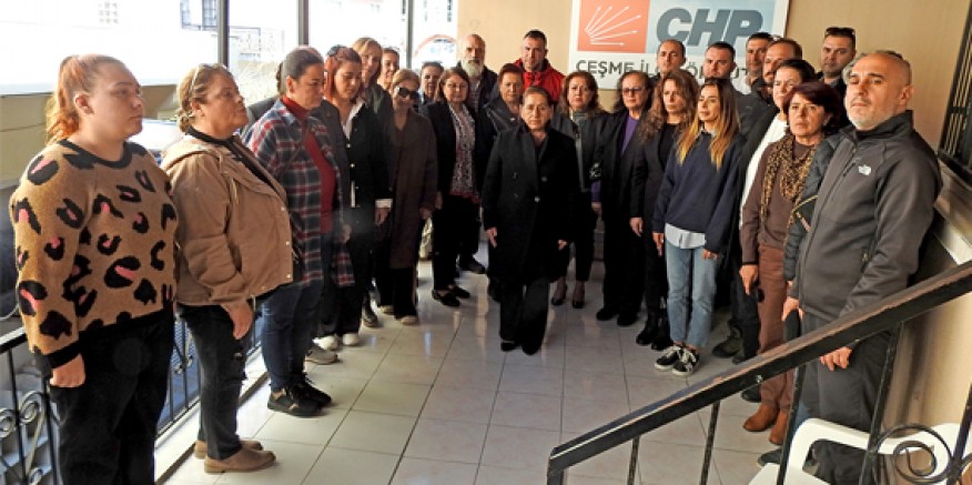 Çeşme CHP'den 6 Şubat depremi nedeniyle 2 dakikalık saygı duruşu