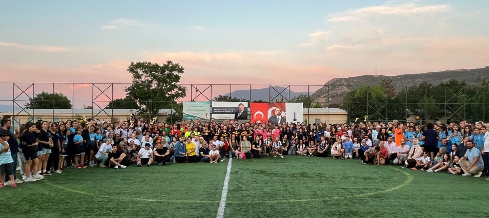 İzmir’in futbolcu kızları geleceğe umut oldu