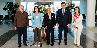 Başkanlar, Çeşme'ye gelen CHP eski Genel Başkanı Hikmet Çetin ile bayramlaştı