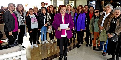 Çeşme CHP Kadın Kolları'ndan 8 Mart Dünya Kadınlar Günü açıklaması 