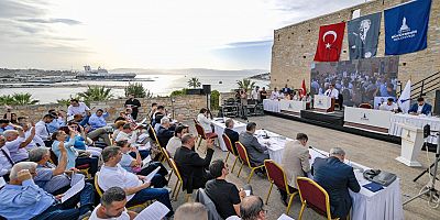 İzmir Büyükşehir Belediyesi Meclis Toplantısı Çeşme Kalesi'nde Yapıldı