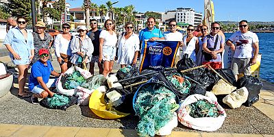 Rotaryenler'den Çeşme'de dip ve kıyı temizliği 